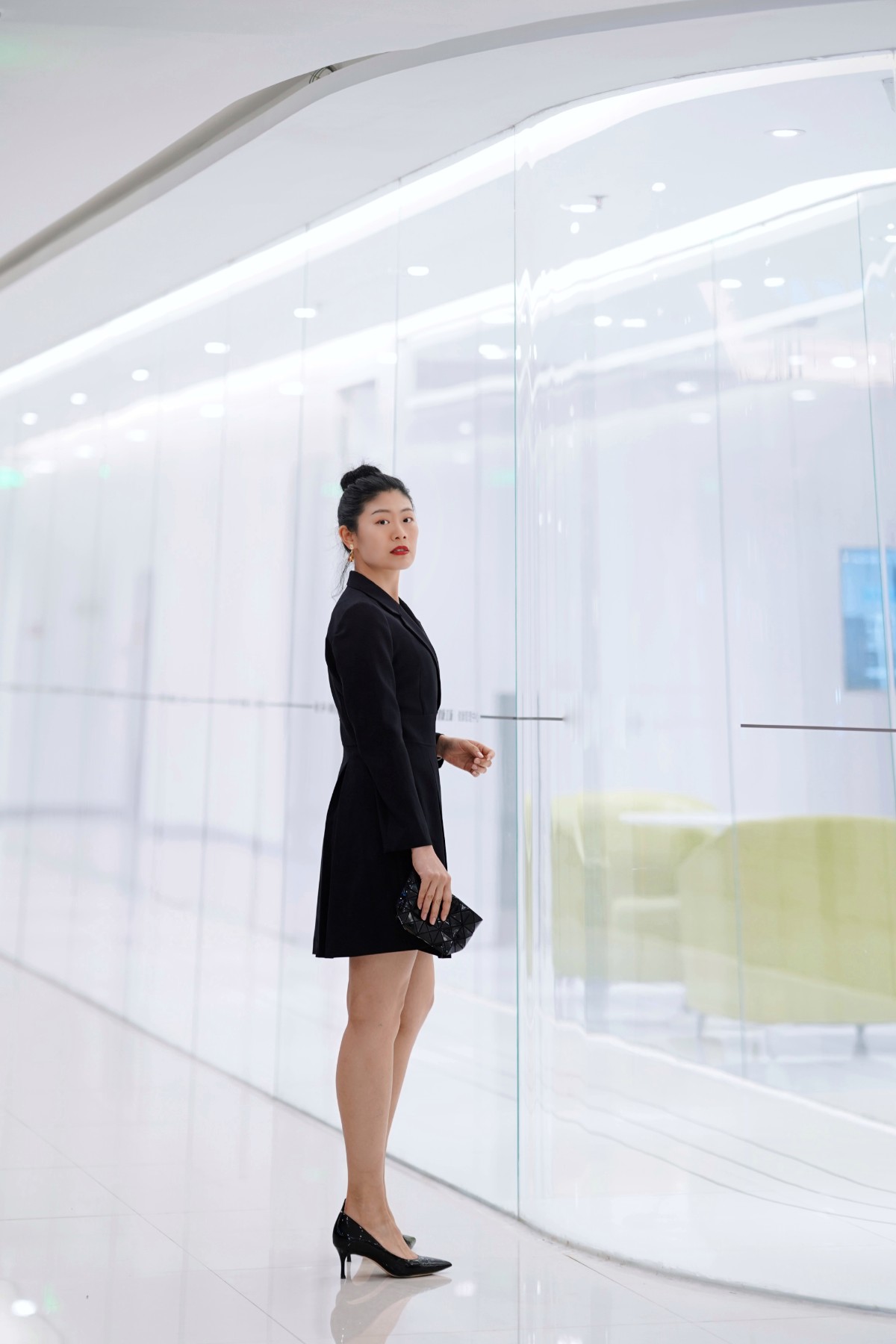 立春之后的时髦实用之选：小西装、风衣和连衣裙