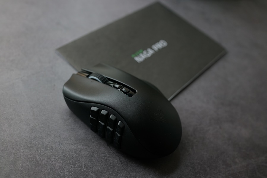 雷蛇那伽梵蛇专业版鼠标测评,雷蛇那伽梵蛇专业版和v2的区别