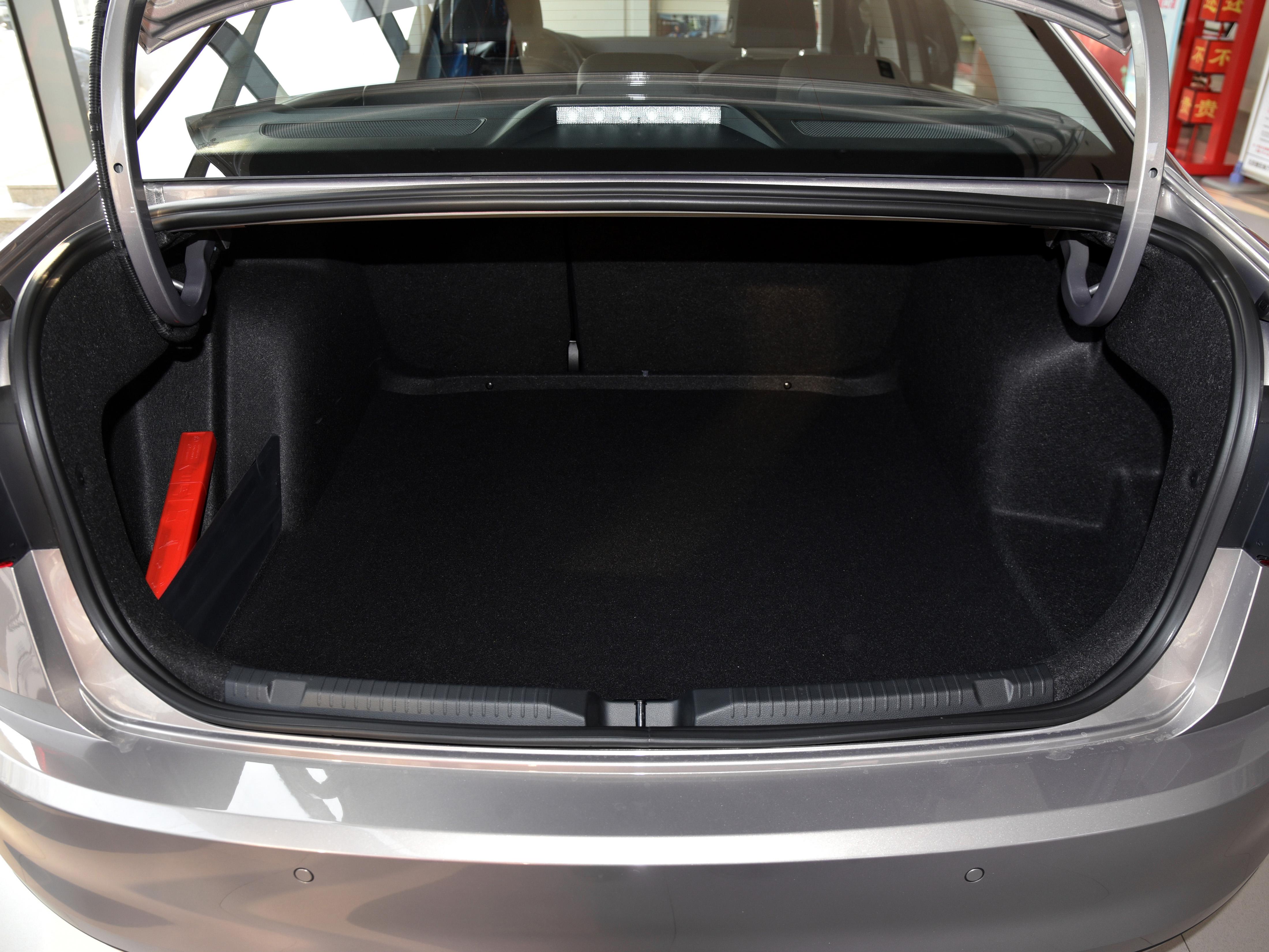 最新款宝来内饰怎么样,内饰全面升级十分科技