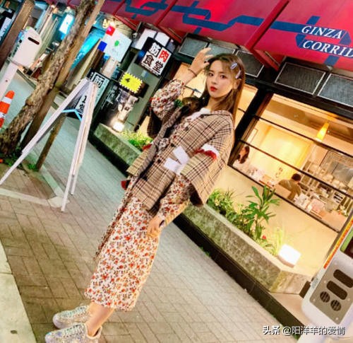 杨超越红毯穿的衣服，粉丝：淘宝上有卖的