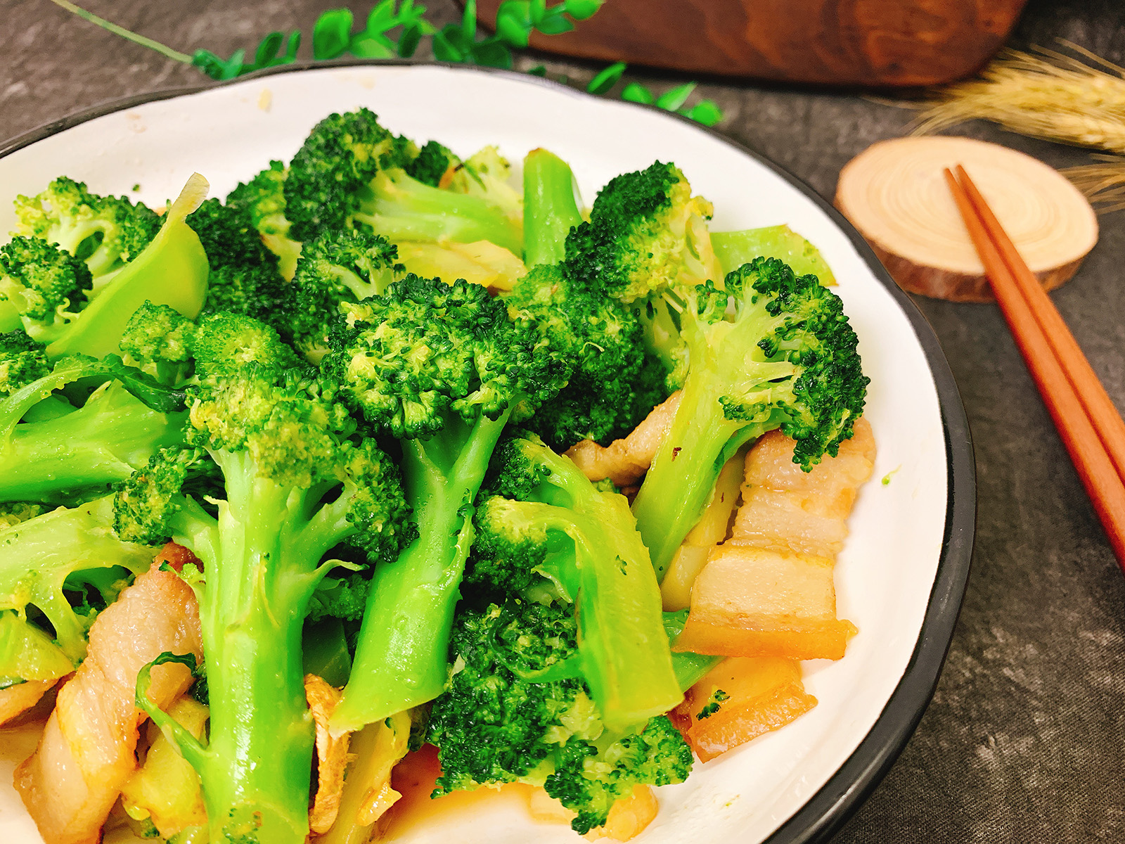 清炒西兰花需要先焯水吗,炒西兰花千万别焯水大厨教你一招