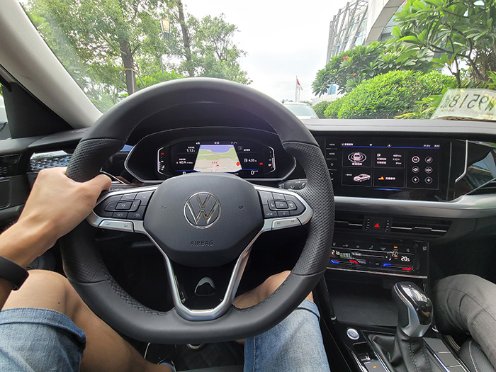 试驾新款*萨特帕**，转型年轻化不仅仅是颜值，操控也变了？