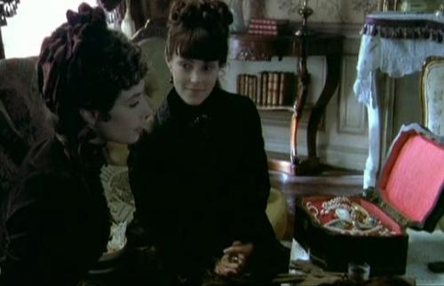 黄金时代情结为她的虚荣买单｜通过《项链》，莫泊桑传递了什么？