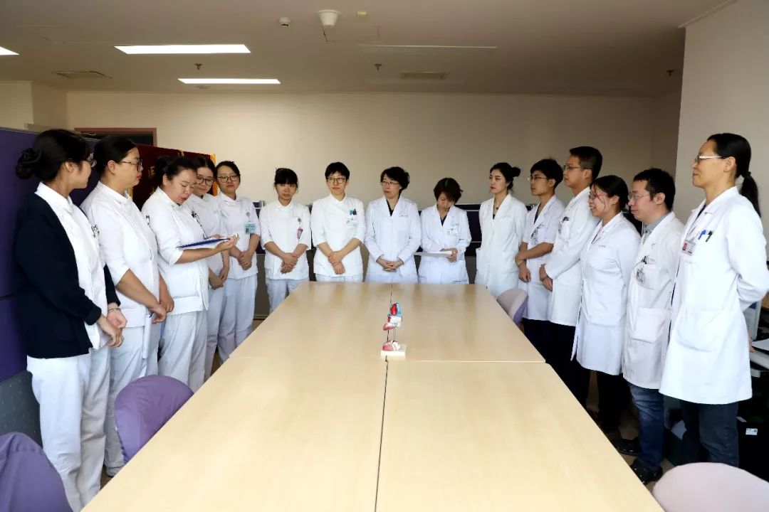 她是患者的一缕阳光,她就是最美女医生