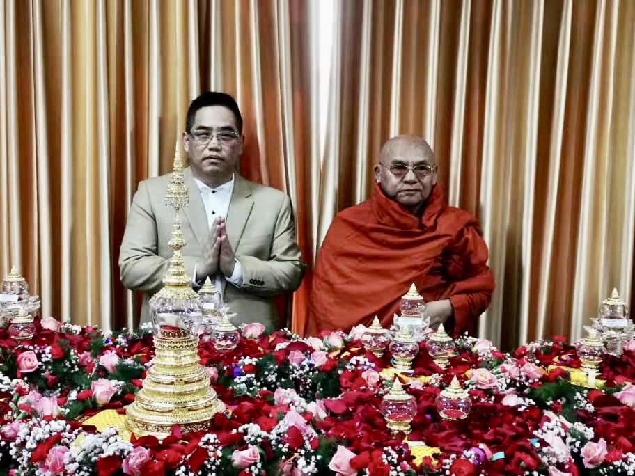 张秋源获瑞典世界和平奖后尊者赠北京及斯里兰卡佛牙影骨舍利