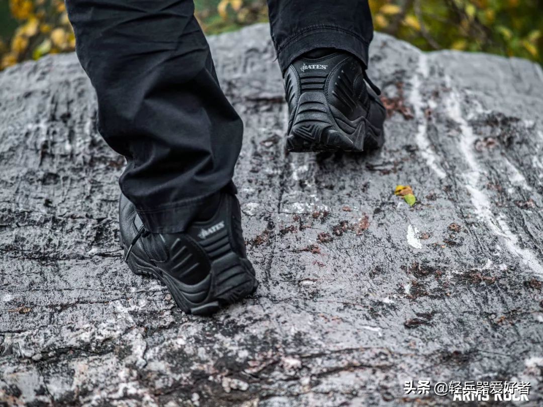 军靴防水测试,军靴透气性