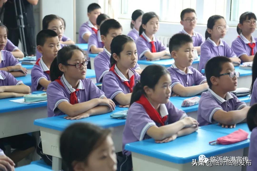 神兽归笼开学第一天惊喜,神兽归笼开学第一天展板