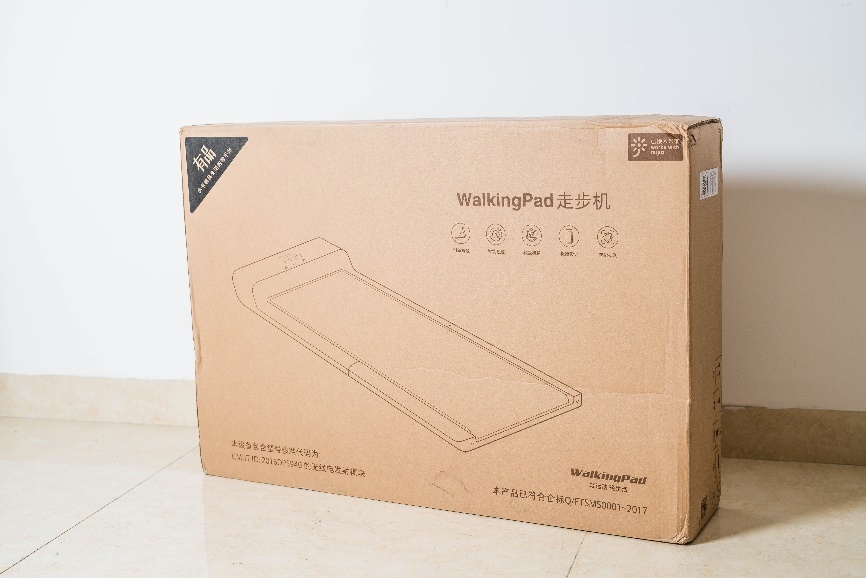 换了个新的居住环境，就买了目前较火的走步机玩玩