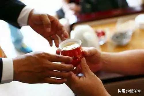 古时候女孩子送男孩子的定情信物,古时候男女互送什么作为定情信物