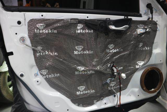 除了“起步无敌,180过弯”,本田思域的音响同样让豪车望尘莫及