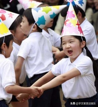 没男丁就该受气？媒体借爱子的包*压打***宫东**，引发皇室内部骚动