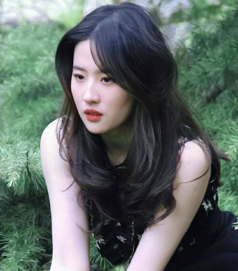 直鼻跟水滴鼻哪个更有气质,什么脸型适合水滴鼻