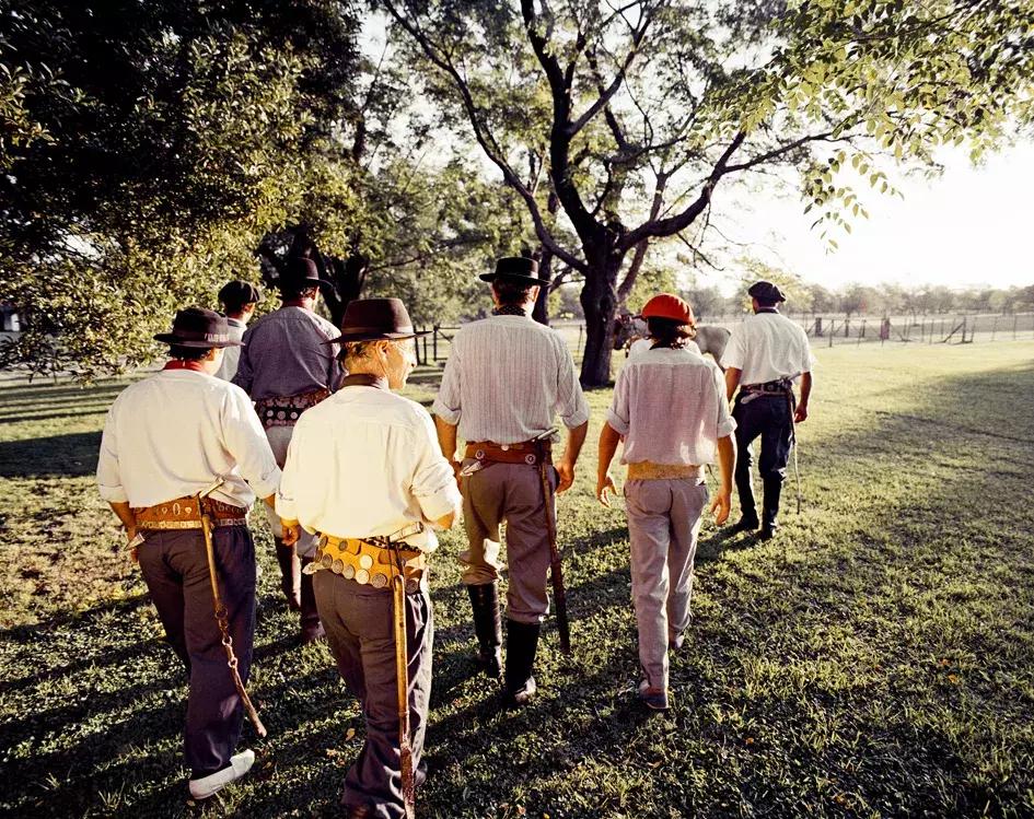 马背上的孤胆英雄:无马不欢的高乔人