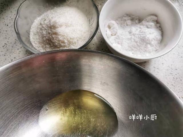 用鸡蛋清做的饼干入口即化,如何制作很酥松的饼干