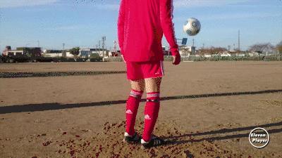 小学生足球颠球只用一只脚教程,足球颠球零基础开始怎么训练