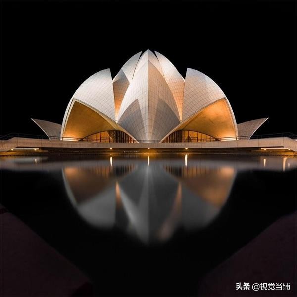 莲花建筑足球场,新建的莲花型足球场