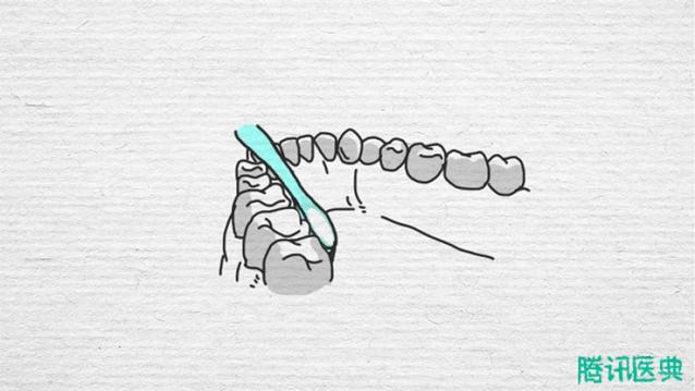 口腔医生：牙缝里的牙垢又臭又硬，教你几个小妙招，牙龈不再出血