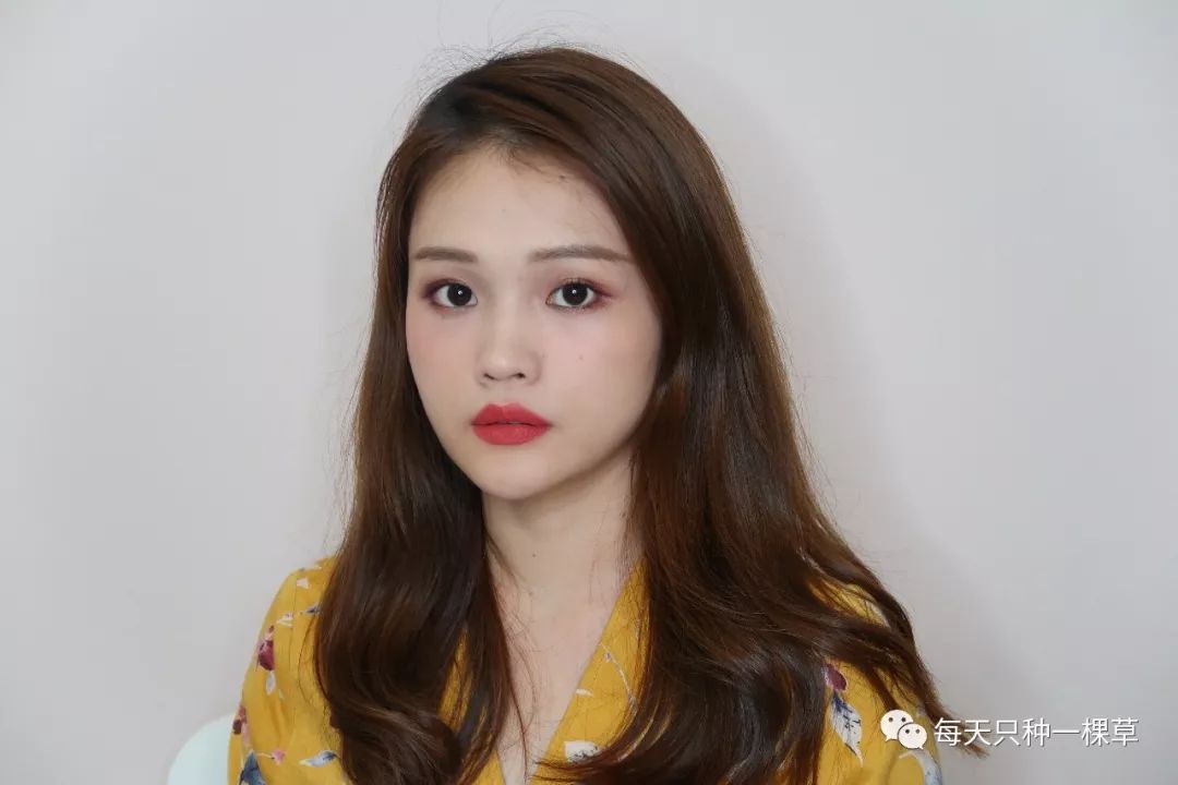 如何快速搞定一个简单的妆容,如何100块搞定全套化妆品