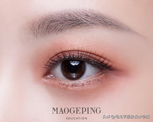 白色眼线日系温柔猫眼妆,日系眼妆眼影怎么选择色号