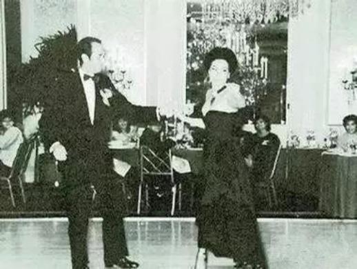 赌王一共有几房妻子,赌王背后的女人