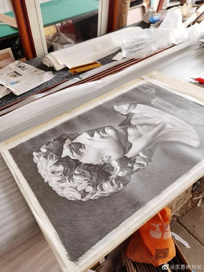 他画遍所有明星，画谁像谁，肖战、热巴、刘亦菲眼神看醉了