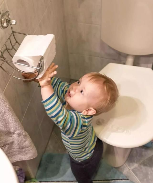 孩子5岁了，还不会擦屁股？向这个妈妈学，保证今天教明天会