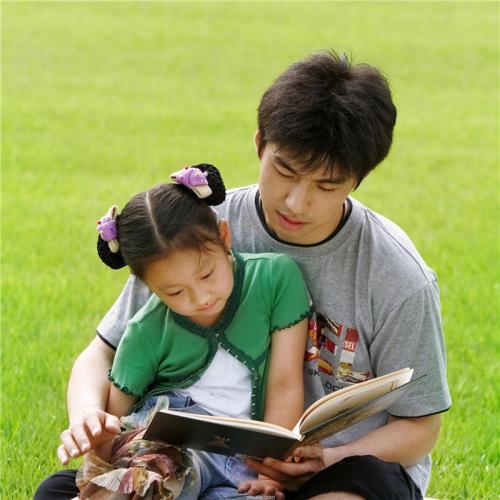 孩子为了买糖哭闹怎样跟他沟通,孩子要买糖闹不走怎么办