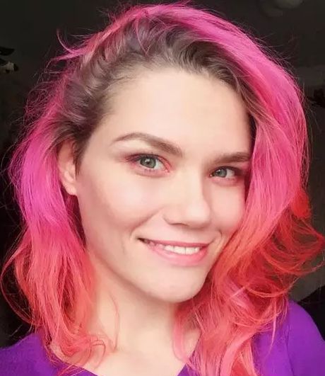 画动漫人物黑白插画素描,看似荒诞而有创意的素描插画