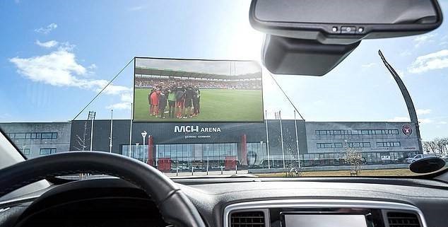 失去现场球迷呐喊助威声的足球赛，还有救吗？