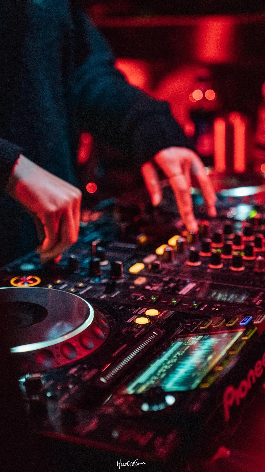 武汉嫂子和男将的秘密狂欢派对,在沿江大道153号