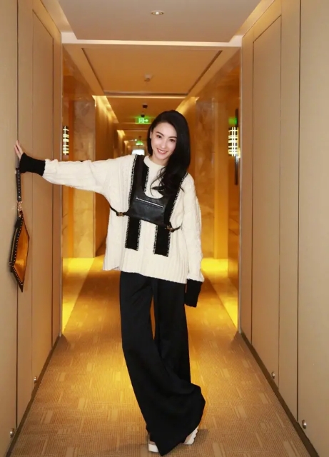 张柏芝露脐装搭配热裤,张柏芝橘色卫衣哈伦裤机场时尚感