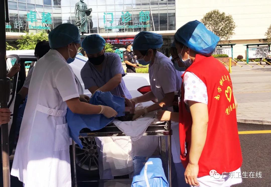 女子网约车上生子,妇女在网约车上产子