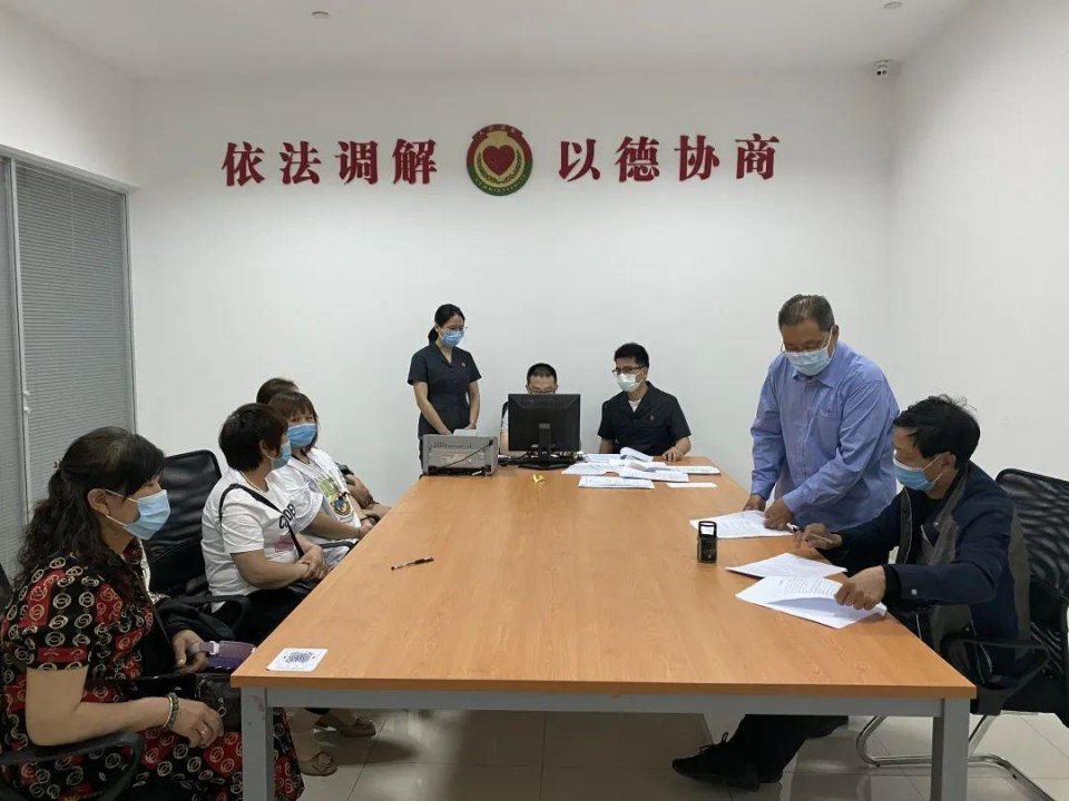 家中老人去世银行存款怎么取出来,老人去世后银行有存款该怎么取