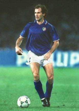 足坛最强5号贝肯鲍尔,足球历史第三人贝肯鲍尔