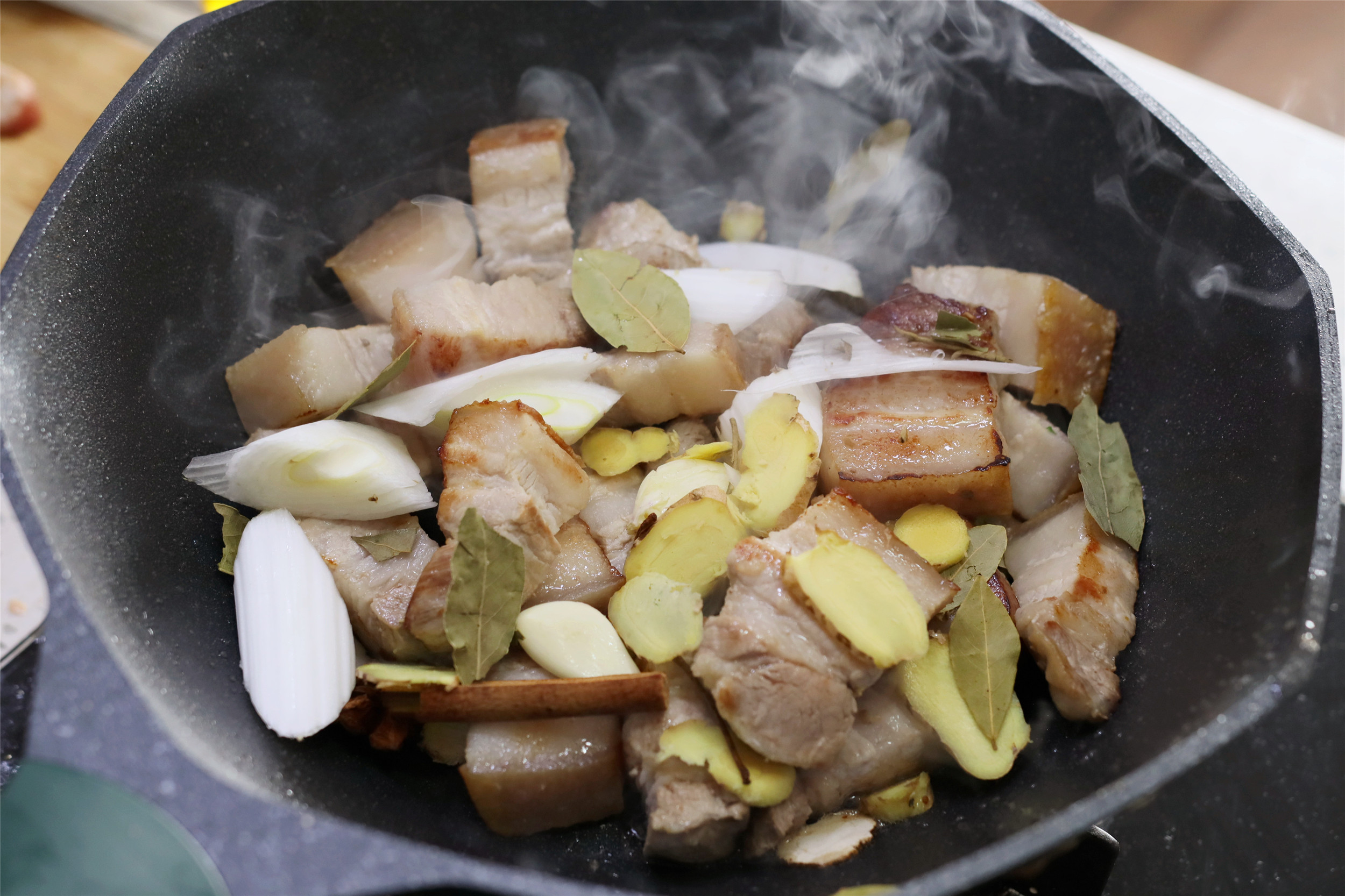 肥而不腻入口即化的红烧肉,做红烧肉记住3个关键步骤