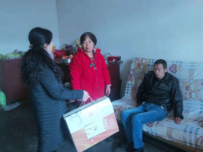 妇联庆六一爱心捐赠活动,区妇联组织开展爱心捐赠活动