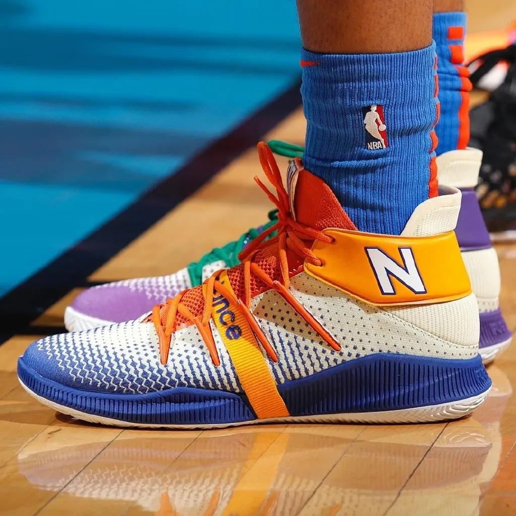 施罗德篮网上脚球鞋,施罗德上脚欧文球鞋