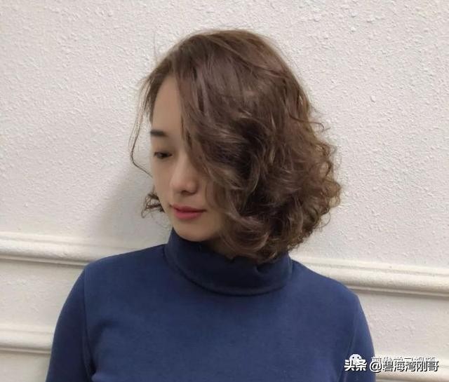 2020年最流行的发型气垫烫锁骨发,2020年最流行烫的锁骨发型