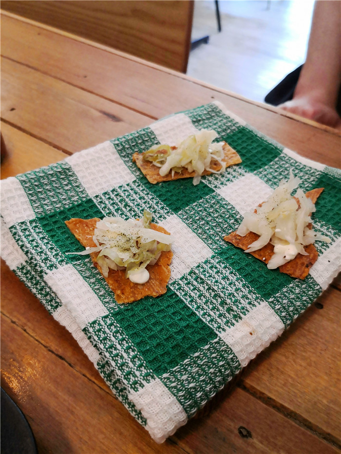 新西兰总理府前吃素食