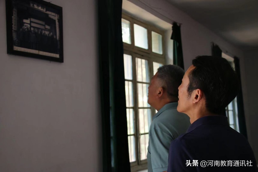 焦作四中组织*党**员教师到武陟县嘉应观、人民胜利渠开展*党**日活动