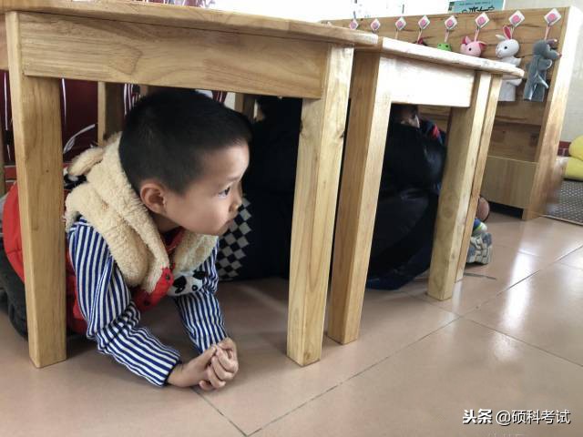 学校地震疏散时的注意事项,学生地震中的逃生法则