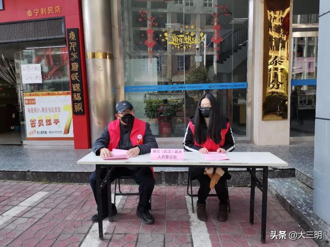 一抹志愿红齐心协力抗疫情,一抹志愿红温暖居民心