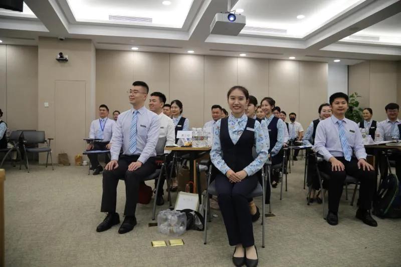 银行厅堂服务礼仪培训,人民银行开展知识培训会