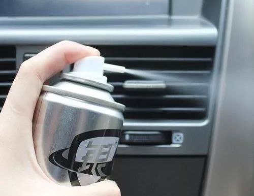车内刚开空调有异味过一会就好了,byd怎样去除车内空调异味