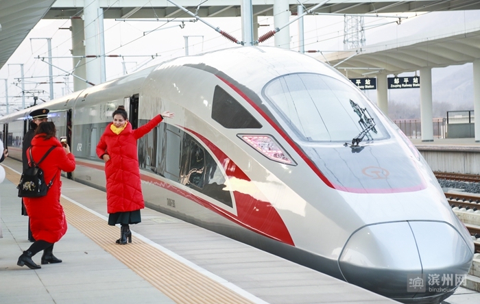 2018时光已走滨州日报90后小美摄影记者定格了您的最美