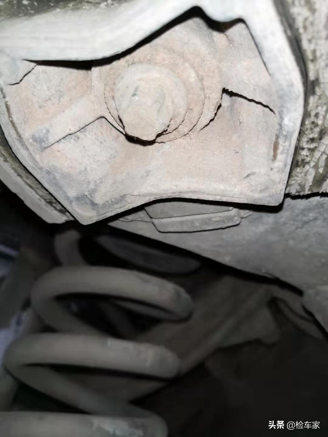 7万公里贬值26万，12万买奔驰C级值不值？网友：买车容易养车难