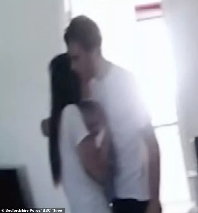 23岁足球教练被家暴,足球教练虐待儿童