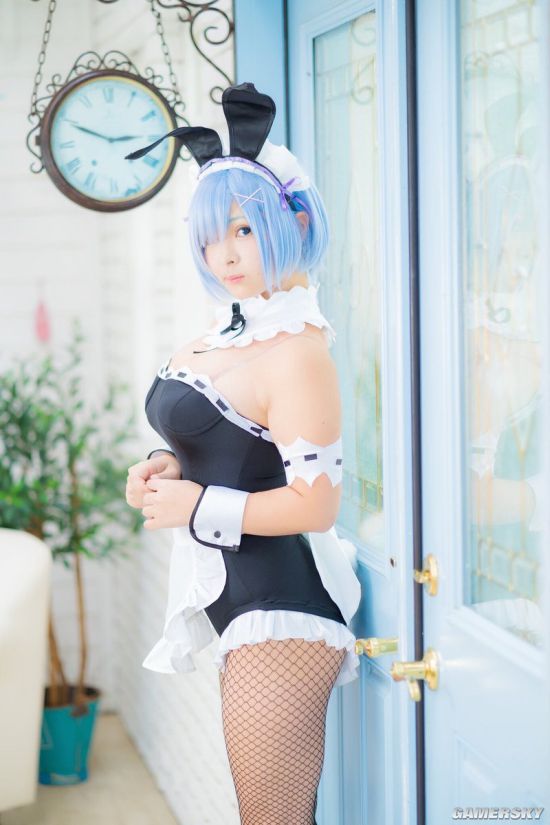 上围塞满整个衣服肉感十足的日本萌系小姐姐