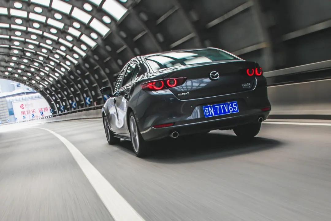 11.59万思域,思域的cvt和昂克赛拉的6at哪个好