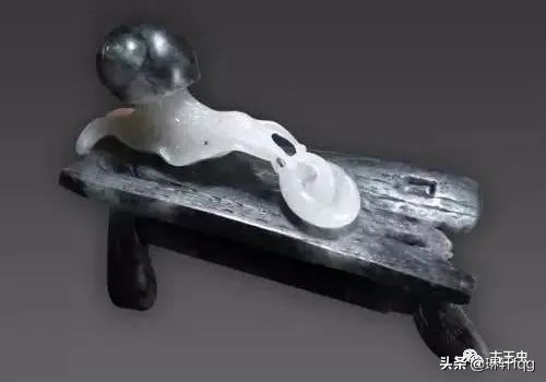 古玉孔道内外包浆沁色一致,古玉有沁色好还是无沁色好